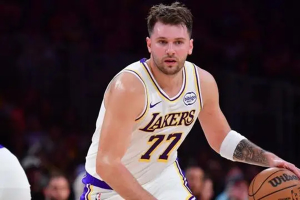 湖人主帅雷迪克透露东契奇回归时间表 周日战<a href=/lanqiuall/76ers/ target=_blank class=infotextkey>76人</a>成潜在复出战