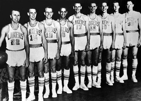 NBA编年史(1951-52):改规则限麦肯 湖人仍夺冠