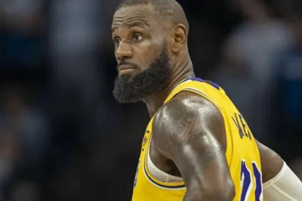 詹姆斯湖人生涯恐迎终点?5260万合同成过渡,<a href=/lanqiuall/mavericks/ target=_blank class=infotextkey>独行侠</a><a href=/lanqiuall/warriors/ target=_blank class=infotextkey>勇士</a>争传